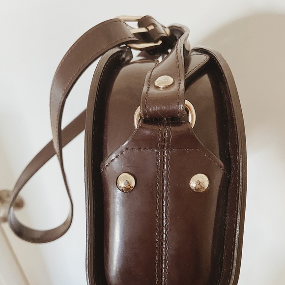 A.P.C. Demi-Lune crossbody bag in brown patent leather - Picture 4 of 8